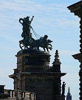 
   Quadriga auf dem Dach der Semperoper   
