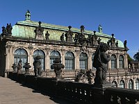 
   Auf der Galerie des Zwingers   
