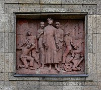 
   Fassaden-Relief am Heinrich-Heine-Platz   
