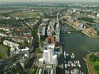 
   Blick vom Rheinturm auf den Medienhafen   
