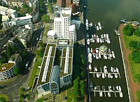 
   Blick vom Rheinturm auf das WDR-Gebäude   
