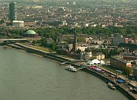 
   Blick vom Rheinturm in Richtung Altstadt   
