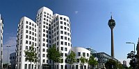 
   Rheinturm vor interessantem Himmel   
