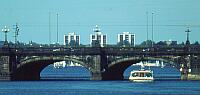 
   Lombardsbrücke - die Verbindung   
   zwischen Binnen- und Außenalster   
