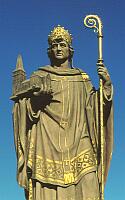 
     Statue St. Ansgar   
   auf der Trostbrcke   

