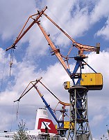 
   Kräne am Trockendock   
     im Hamburger Hafen   
