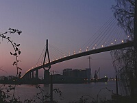 
         Köhlbrandbrücke   
   kurz vor Sonnmenaufgang   
