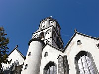 
   Frauenkirche in extremer Perspektive   

