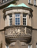 
   Wohnhaus neben der Frauenkirche - Detail   
