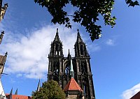 
   Blick auf den Dom vom Innern der Burg   
