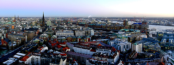 
   Panorama-Blick vom Turm des "Michel"   
