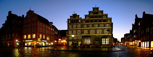 
   Nacht-Pano Marktplatz Lüneburg   
