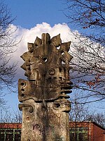 
 &nbsp;&nbsp; Heidnische Kultst&auml;tte &nbsp; 
 &nbsp; &nbsp; &nbsp; vor der Sporthalle &nbsp; 
