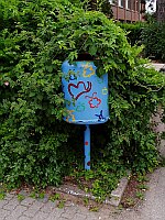 
 &nbsp; Papierkorb vor dem Gymnasium &nbsp; 
