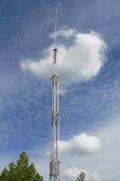 
 &nbsp; Hochmast mit Wolke &nbsp; 
