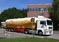 
 &nbsp; Aurora-LKW bei Harry-Brot &nbsp; 
