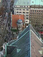 
 &nbsp; Blick auf das Kirchenschiff &nbsp; 
 &nbsp; und den Weihnachtsmarkt &nbsp; 
