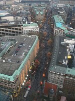 
 &nbsp; Blick &uuml;ber die illuminierte M&ouml;nckebergstra&szlig;e &nbsp; 
