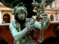 
   Figur Rathaus-Brunnen   
