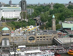 
   Hamburg - Landungsbrücken   
